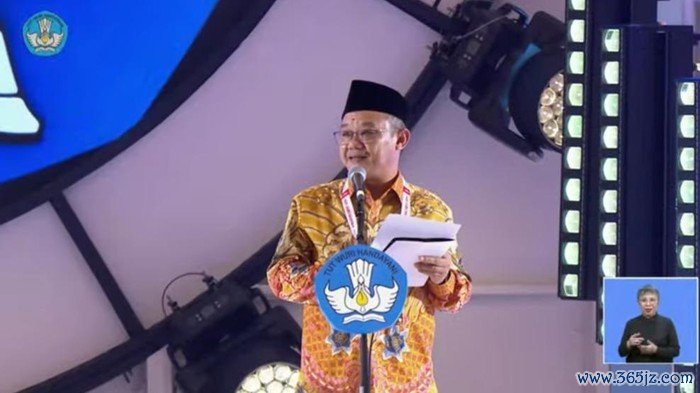 Mendikdasmen Abdul Muti dalamPuncak Hari Guru Nasional 2024 (28/11/2024) Mendikdasmen Abdul Muti dalamPuncak Hari Guru Nasional 2024 (28/11/2024)